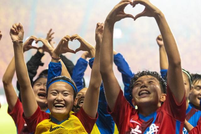 杨31+10+绝杀詹眉空砍77分 老鹰险胜湖人6连胜