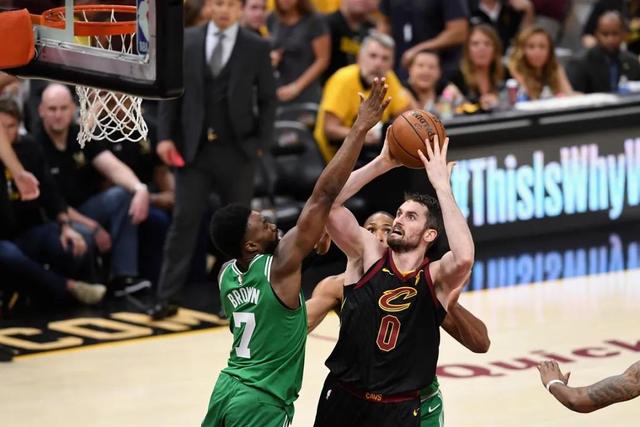 欧冠夺冠赔率：皇马跃居第1 红军枪手巴萨紧追